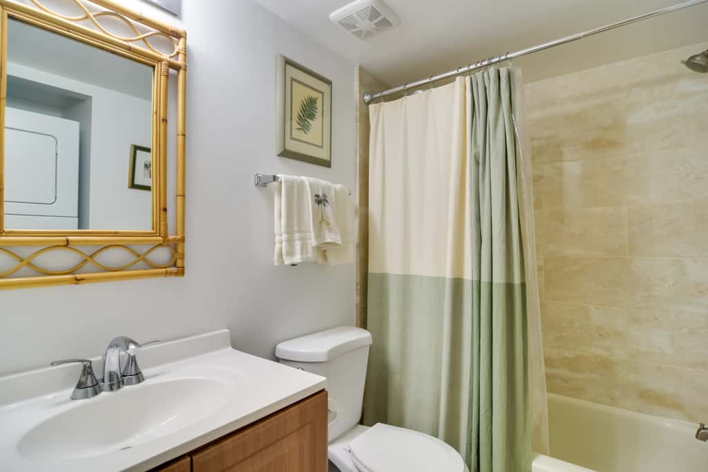 ~ 2 Mi to St Pete Beach! Isla Del Sol Condo