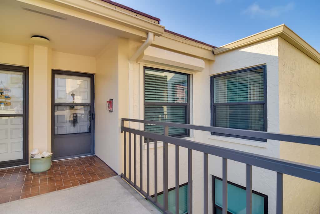 ~ 2 Mi to St Pete Beach! Isla Del Sol Condo
