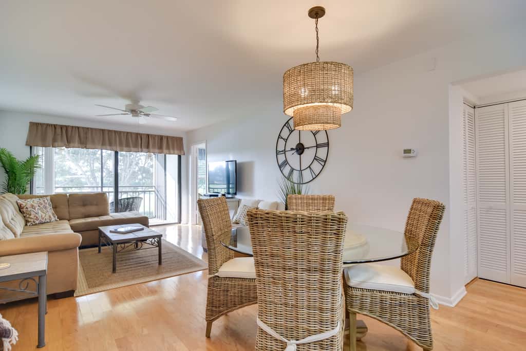 ~ 2 Mi to St Pete Beach! Isla Del Sol Condo