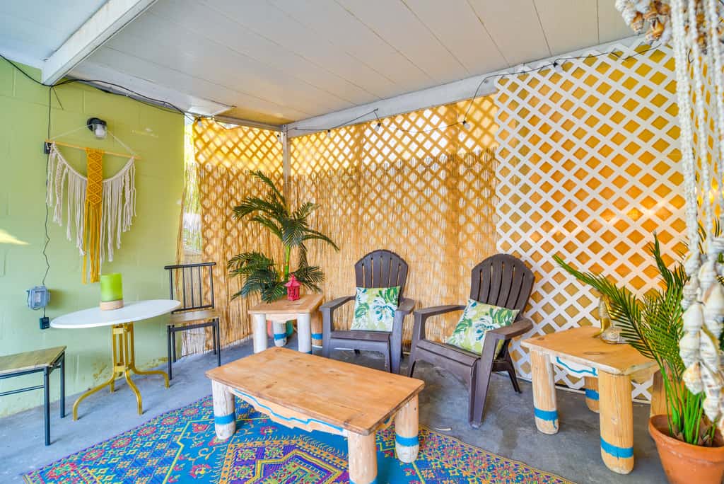 Stylish St Pete Studio: Full Kitchen & Laundry