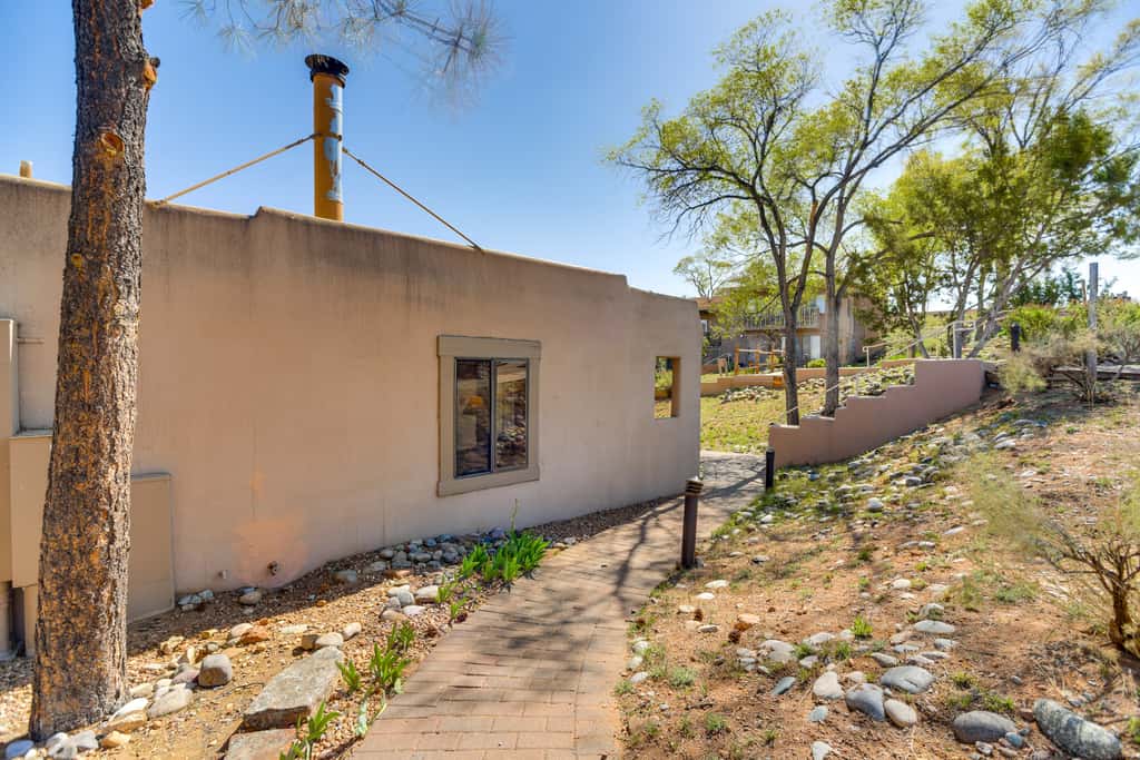Walk to Santa Fe Plaza: Condo w/ Pool & Hot Tub!