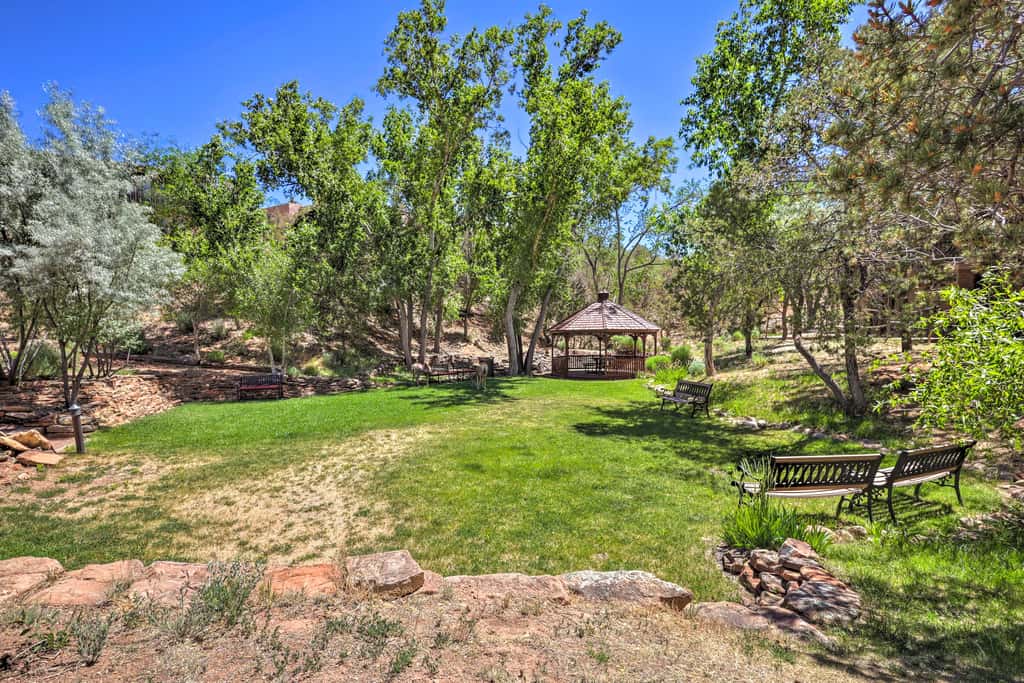 Walk to Santa Fe Plaza: Condo w/ Pool & Hot Tub!