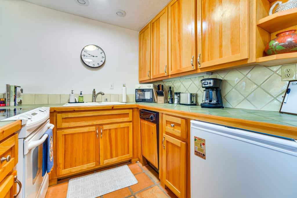 Walk to Santa Fe Plaza: Condo w/ Pool & Hot Tub!