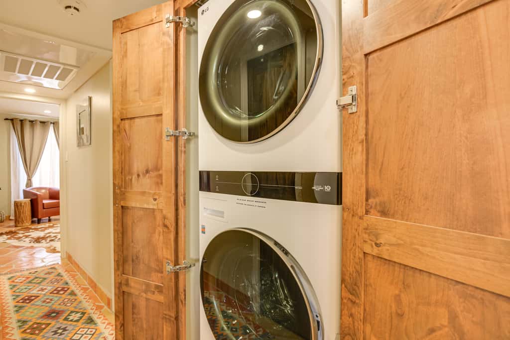 Walkable to Santa Fe Plaza! Charming Condo