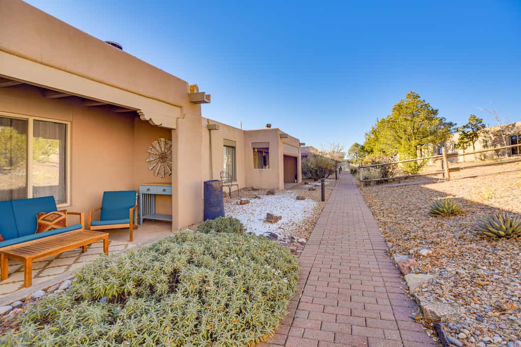Walkable to Santa Fe Plaza! Charming Condo