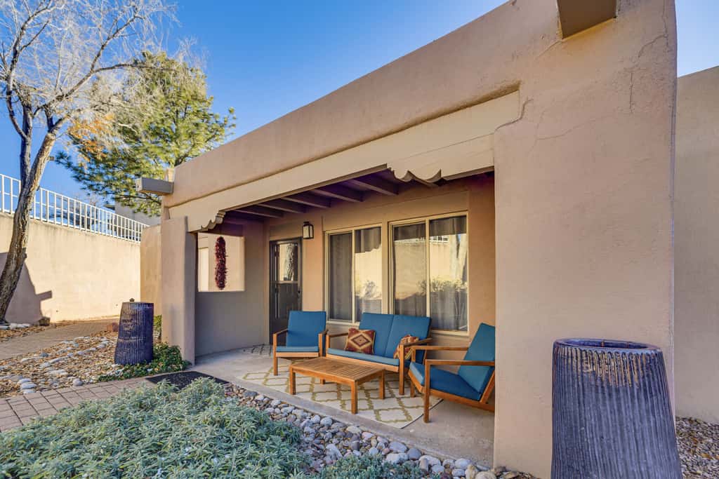 Walkable to Santa Fe Plaza! Charming Condo