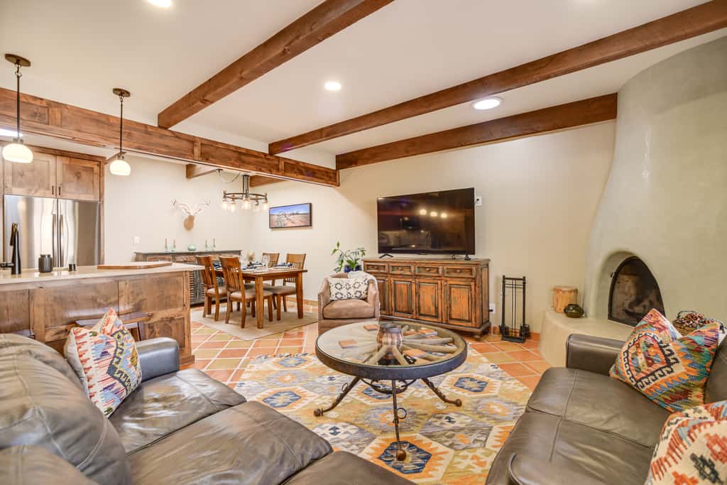 Walkable to Santa Fe Plaza! Charming Condo