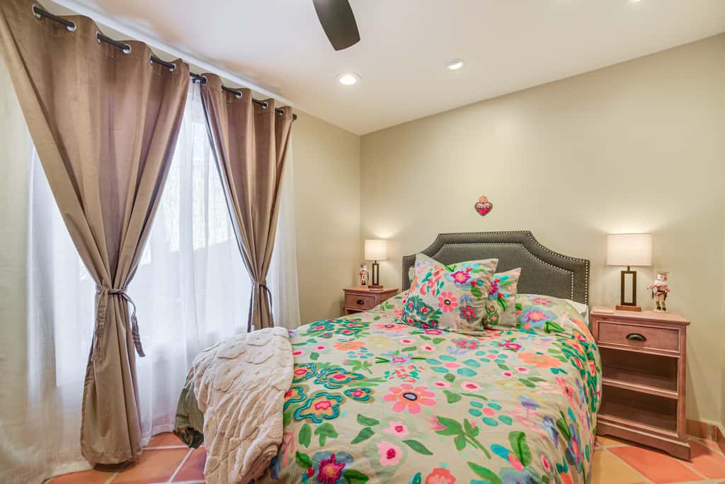 Walkable to Santa Fe Plaza! Charming Condo