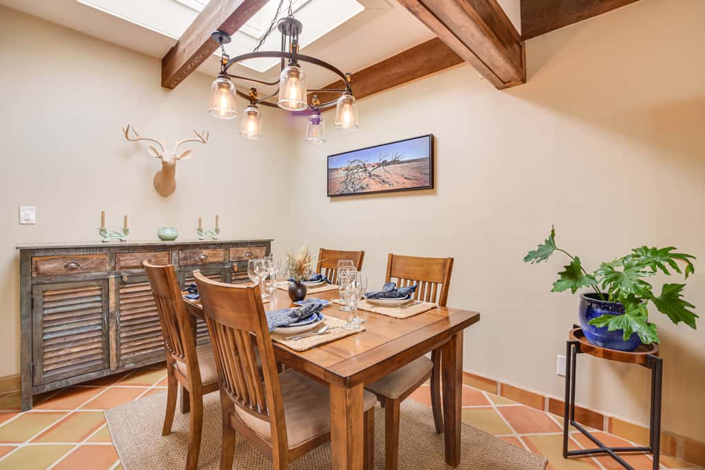 Walkable to Santa Fe Plaza! Charming Condo