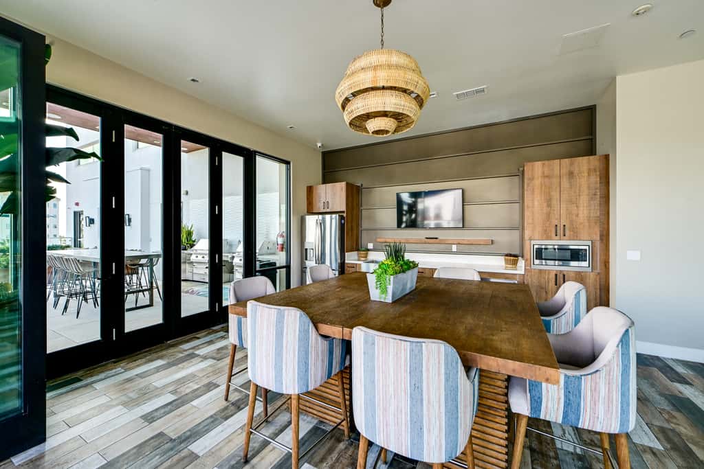 Steps to the Sand! Luxury Oceanside Pier Condo