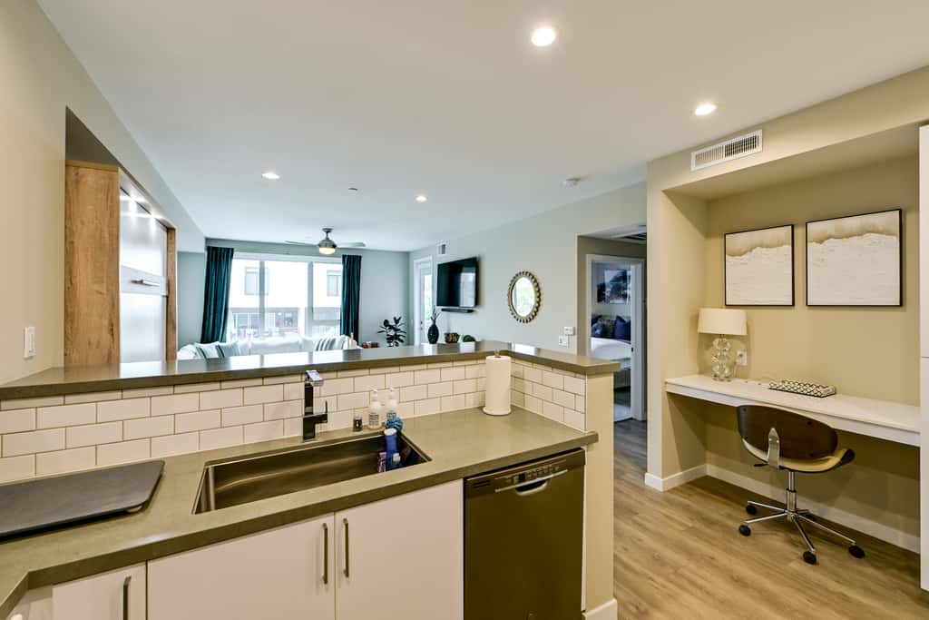 Steps to the Sand! Luxury Oceanside Pier Condo