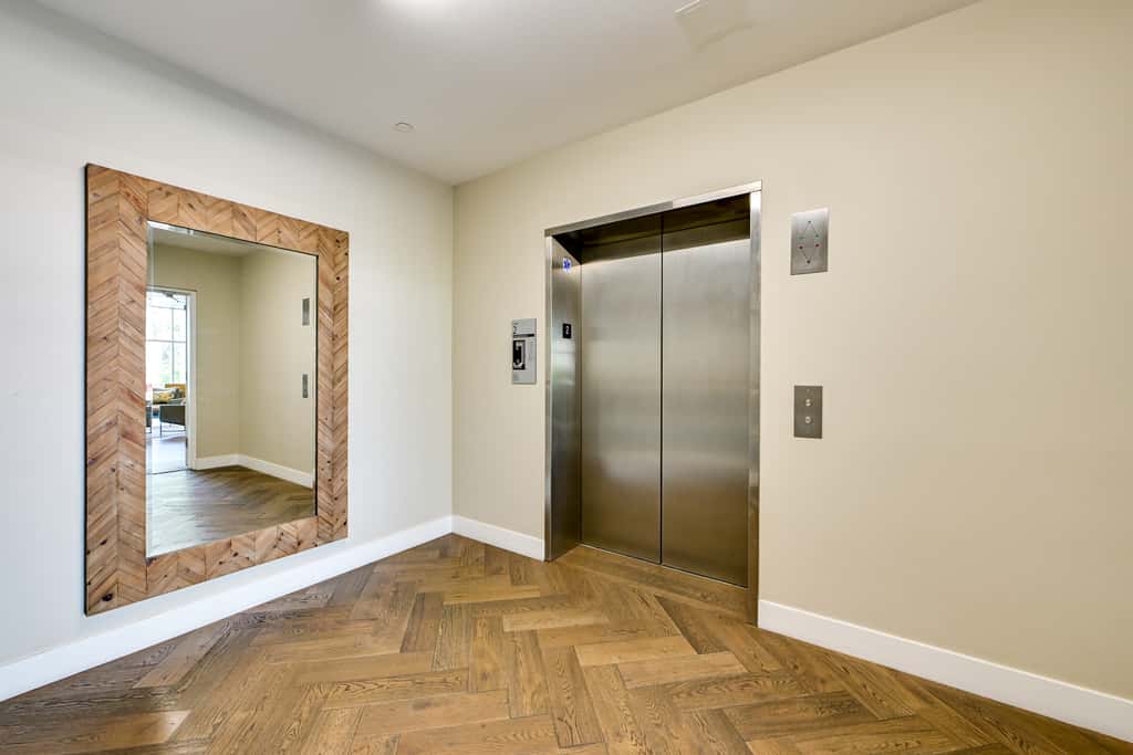 Steps to the Sand! Luxury Oceanside Pier Condo