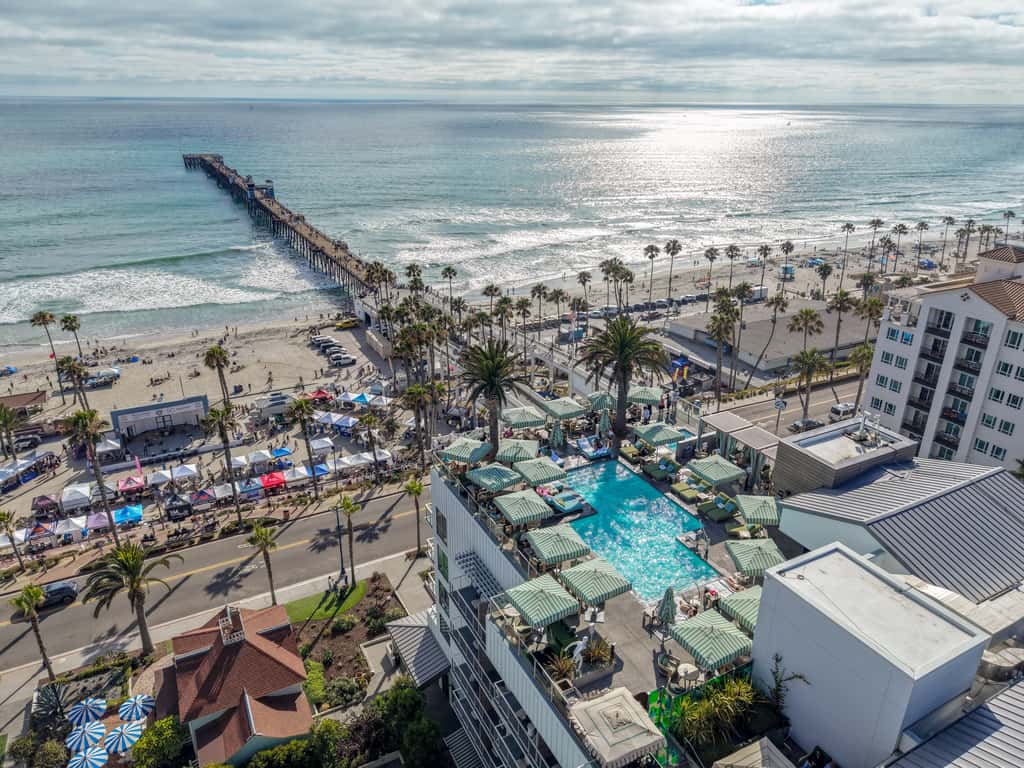 Steps to the Sand! Luxury Oceanside Pier Condo