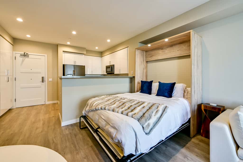 Steps to the Sand! Luxury Oceanside Pier Condo