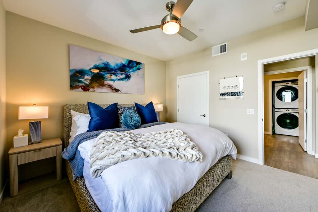 Steps to the Sand! Luxury Oceanside Pier Condo