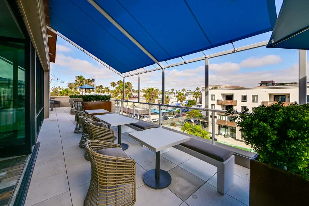 Steps to the Sand! Luxury Oceanside Pier Condo