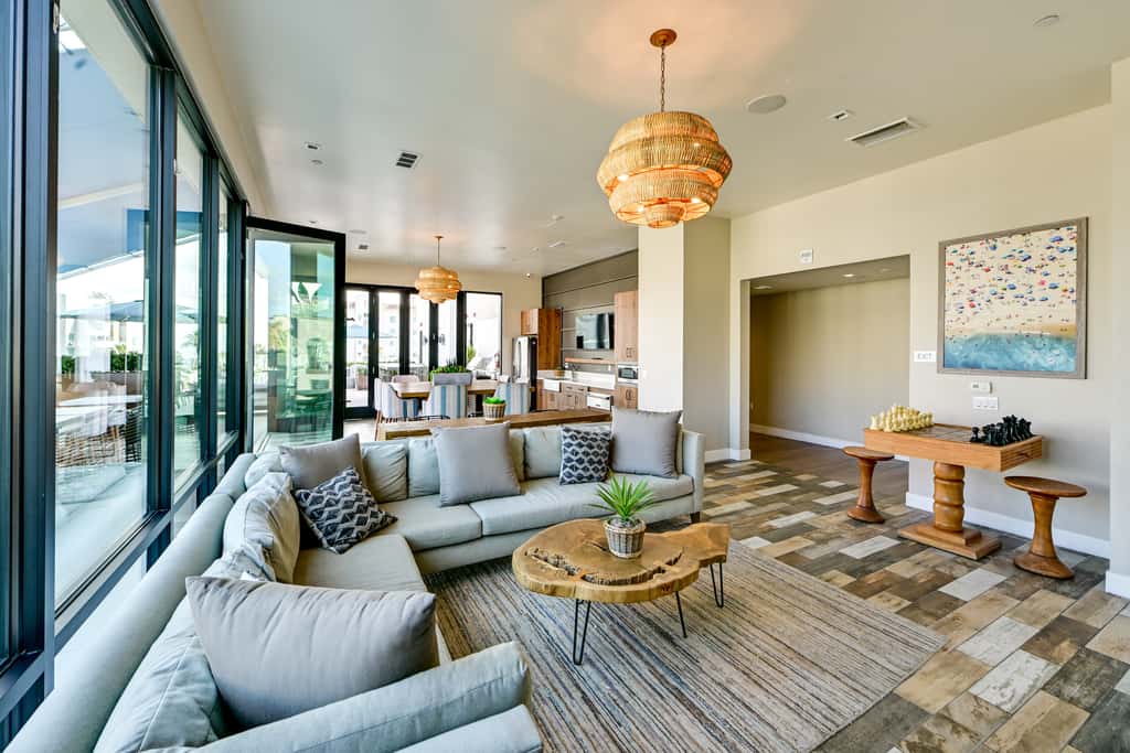 Steps to the Sand! Luxury Oceanside Pier Condo