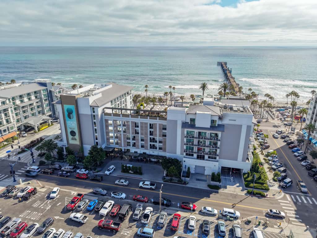 Steps to the Sand! Luxury Oceanside Pier Condo