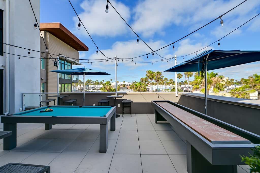 Steps to the Sand! Luxury Oceanside Pier Condo