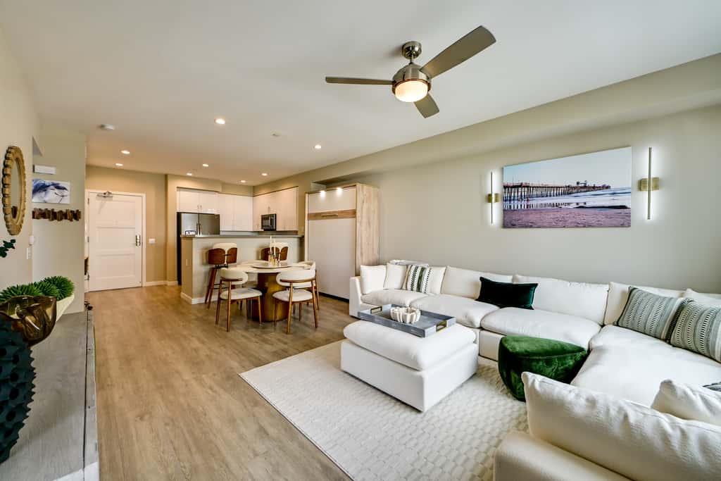 Steps to the Sand! Luxury Oceanside Pier Condo