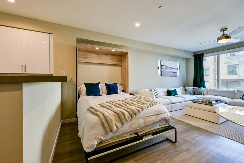 Steps to the Sand! Luxury Oceanside Pier Condo