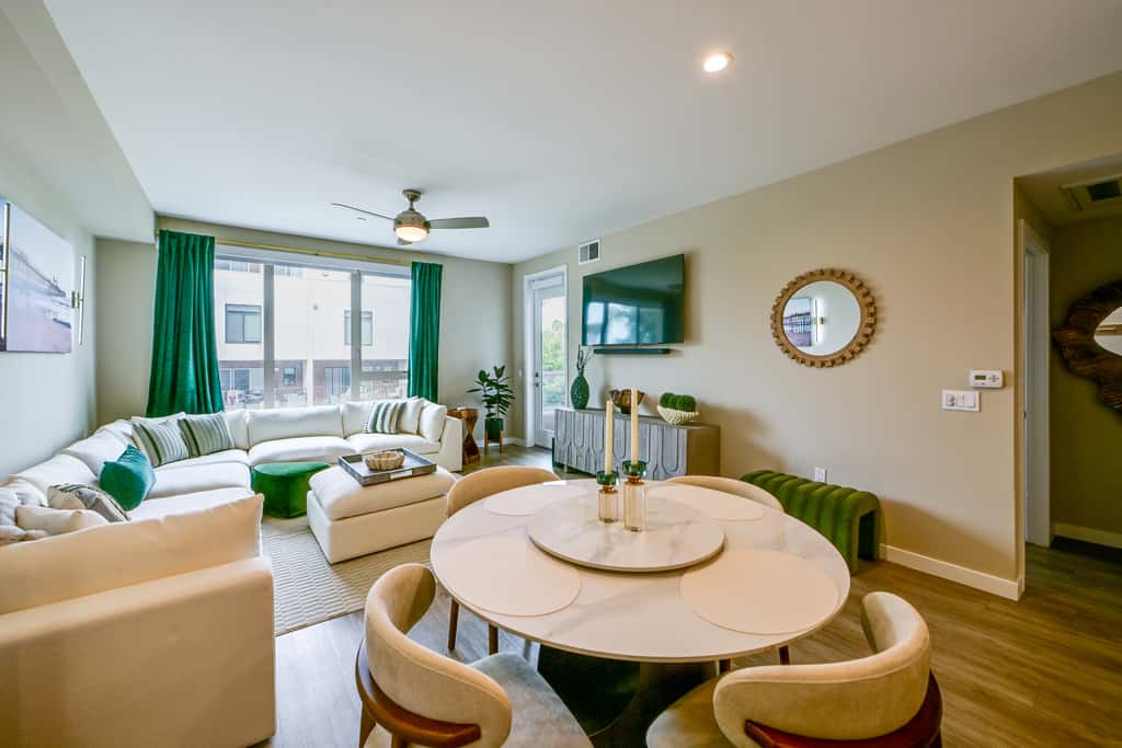 Steps to the Sand! Luxury Oceanside Pier Condo