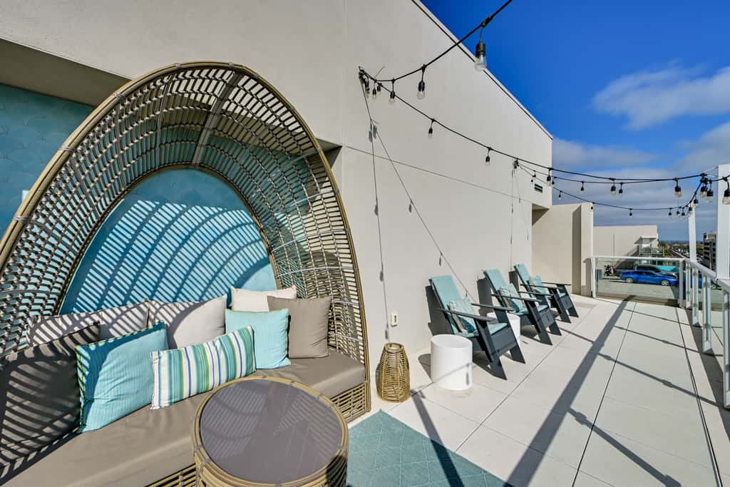 Steps to the Sand! Luxury Oceanside Pier Condo
