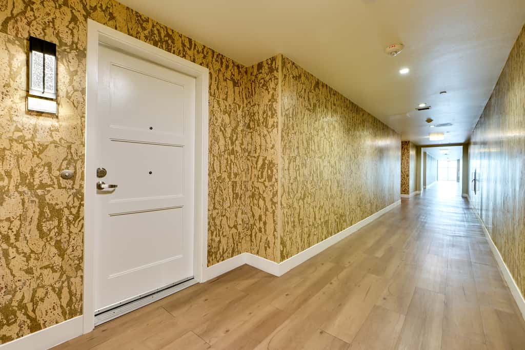 Steps to the Sand! Luxury Oceanside Pier Condo