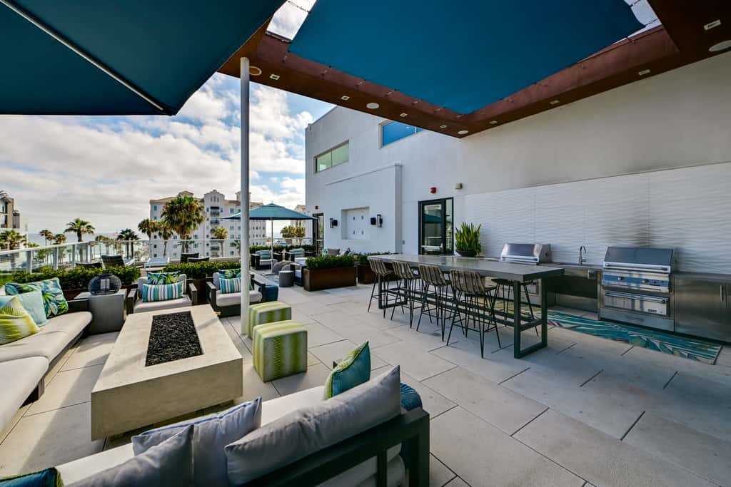 Steps to the Sand! Luxury Oceanside Pier Condo