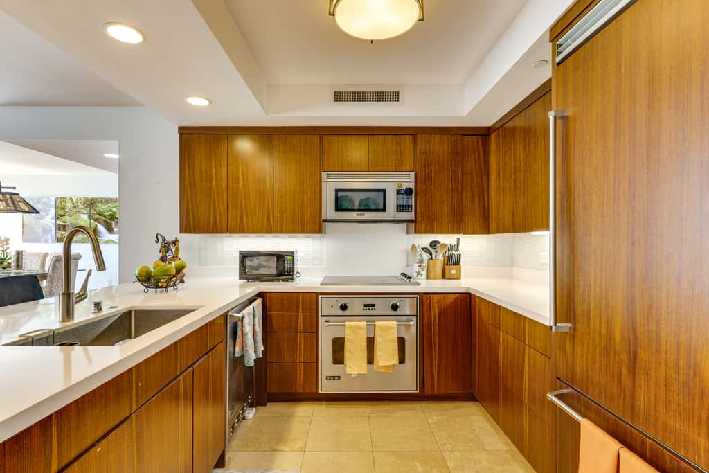 Walk to Beach, Shopping & Dining! Waikiki-Area