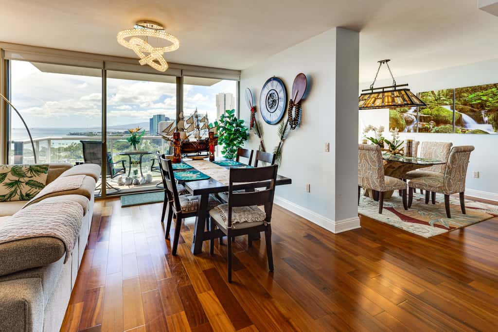 Walk to Beach, Shopping & Dining! Waikiki-Area