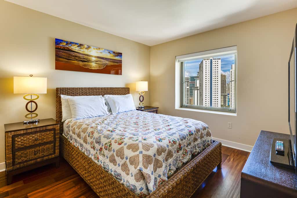 Walk to Beach, Shopping & Dining! Waikiki-Area