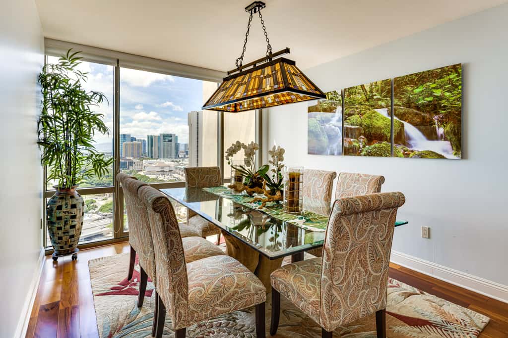 Walk to Beach, Shopping & Dining! Waikiki-Area