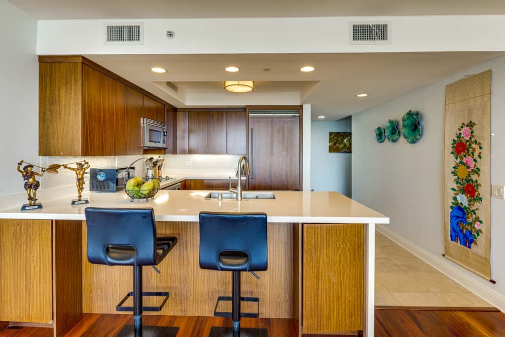 Walk to Beach, Shopping & Dining! Waikiki-Area