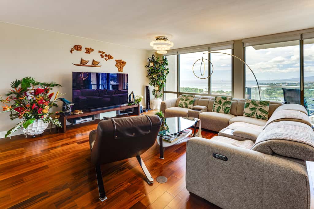 Walk to Beach, Shopping & Dining! Waikiki-Area