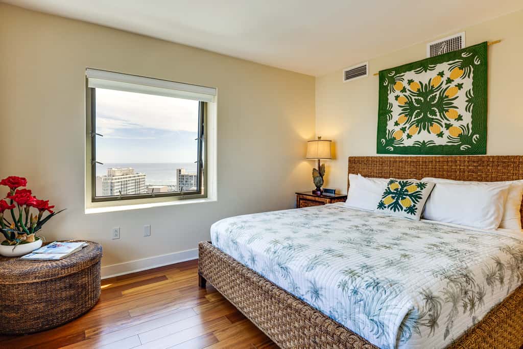 Walk to Beach, Shopping & Dining! Waikiki-Area