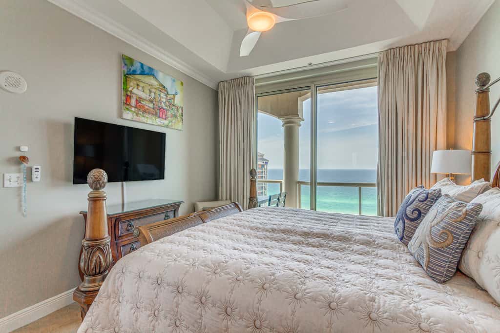 Pensacola Beach Penthouse w/ View + Pool Access!