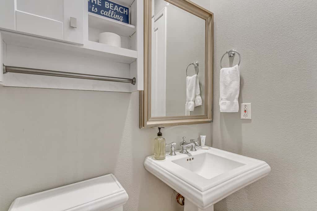 Pensacola Beach Penthouse w/ View + Pool Access!