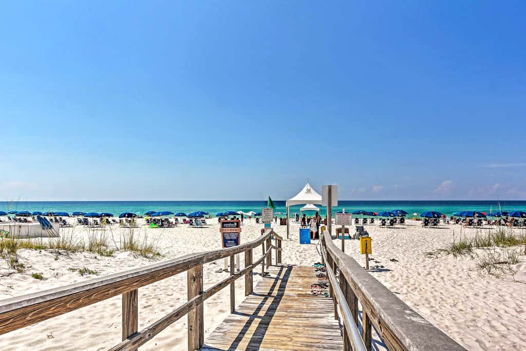 Pensacola Beach Penthouse w/ View + Pool Access!