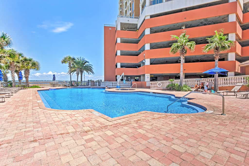 Pensacola Beach Penthouse w/ View + Pool Access!