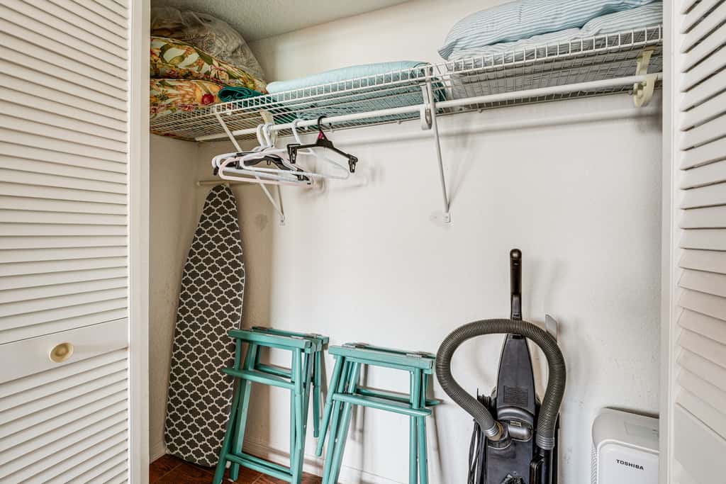2 Blocks to Clearwater Beach: Walkable Coastal Gem
