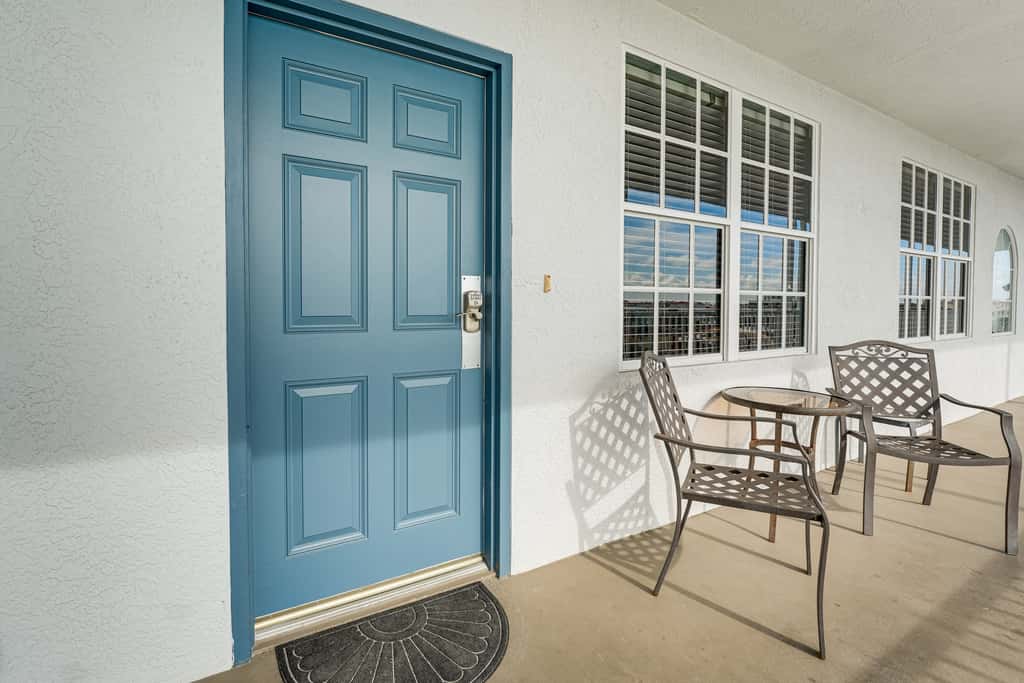 2 Blocks to Clearwater Beach: Walkable Coastal Gem