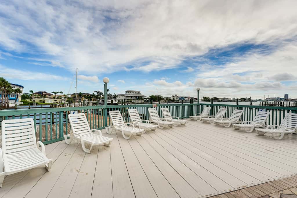 2 Blocks to Clearwater Beach: Walkable Coastal Gem