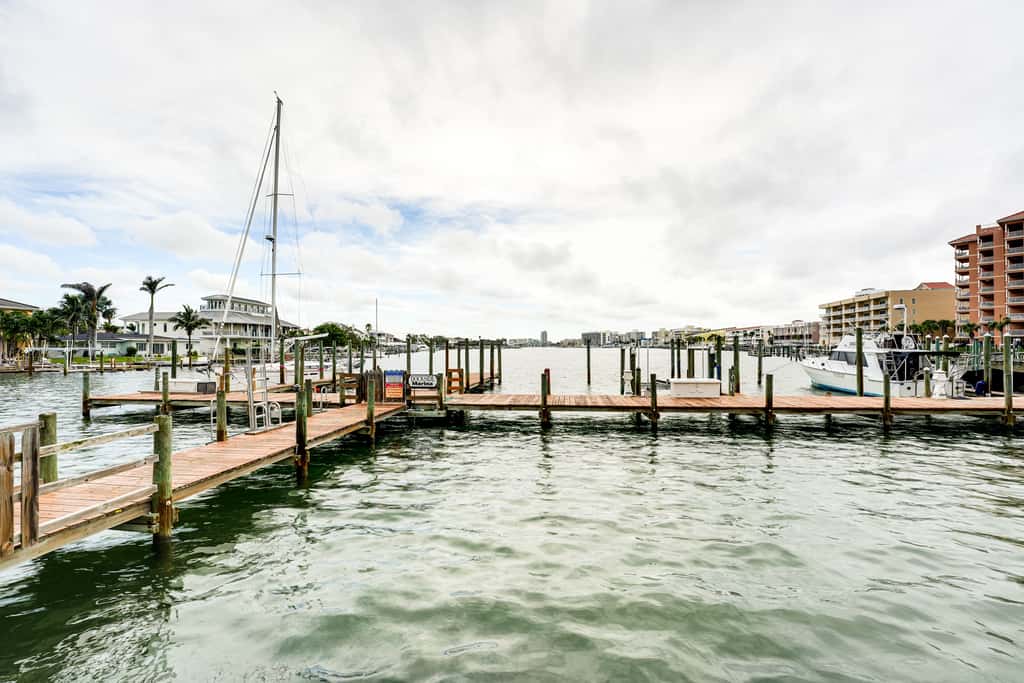 2 Blocks to Clearwater Beach: Walkable Coastal Gem