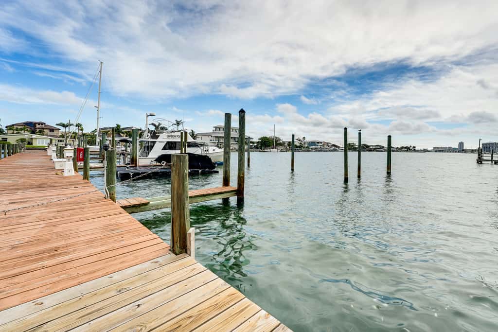 2 Blocks to Clearwater Beach: Walkable Coastal Gem