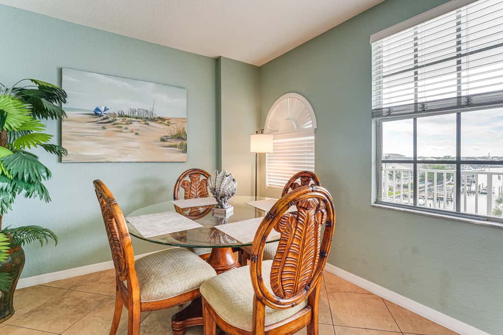 2 Blocks to Clearwater Beach: Walkable Coastal Gem