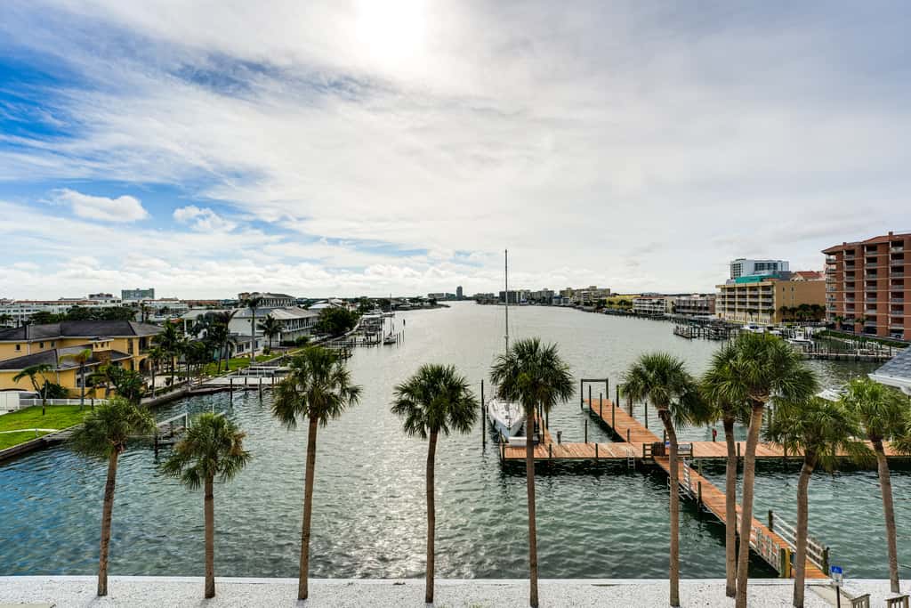 2 Blocks to Clearwater Beach: Walkable Coastal Gem