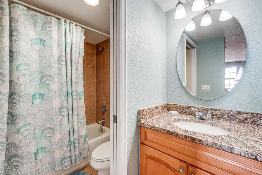 2 Blocks to Clearwater Beach: Walkable Coastal Gem