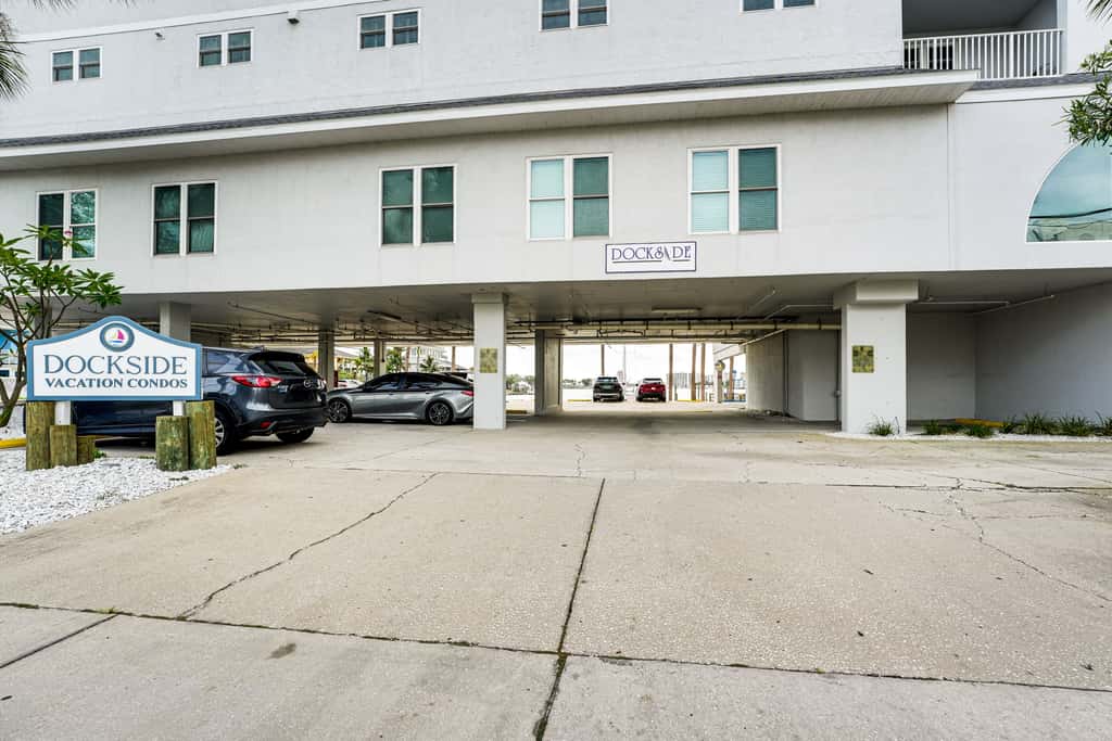 2 Blocks to Clearwater Beach: Walkable Coastal Gem
