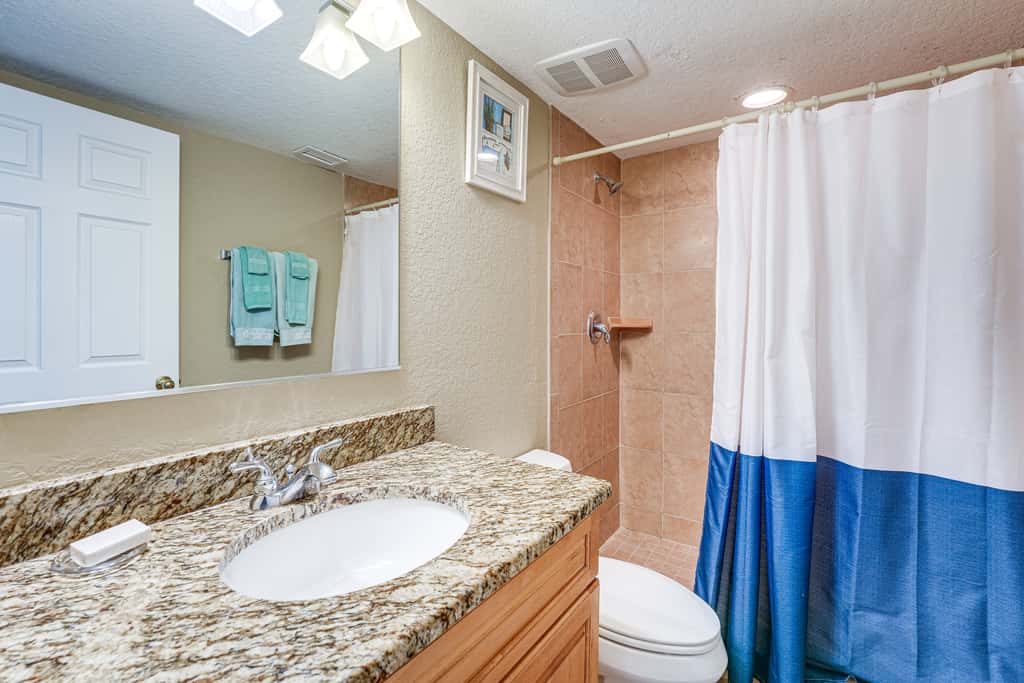 2 Blocks to Clearwater Beach: Walkable Coastal Gem